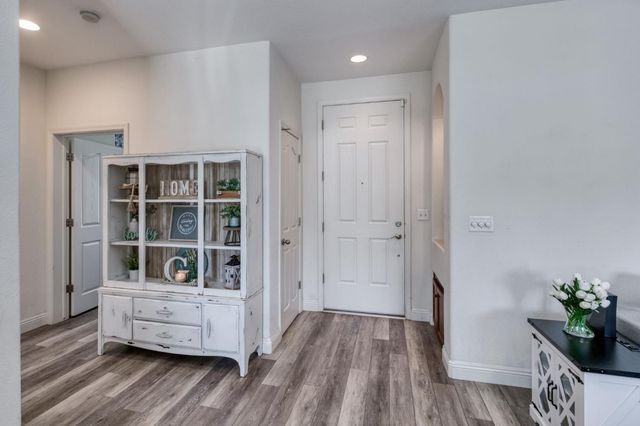 6977 E Michigan Avenue, Fresno, CA 93727