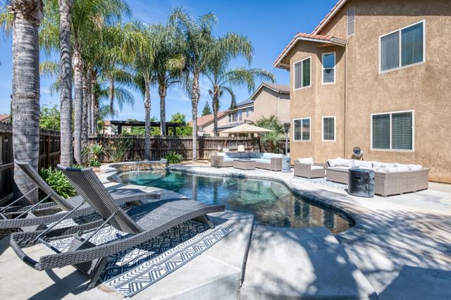 6977 E Michigan Avenue, Fresno, CA 93727