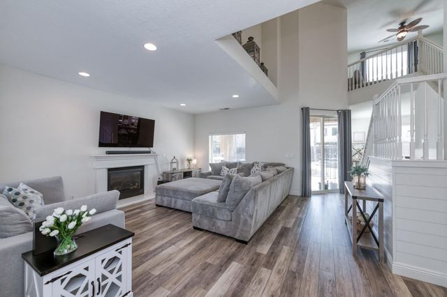 6977 E Michigan Avenue, Fresno, CA 93727