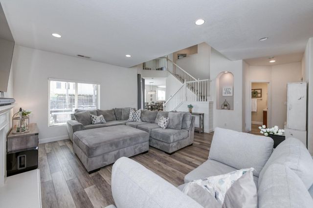 6977 E Michigan Avenue, Fresno, CA 93727