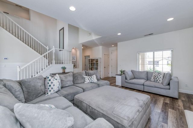 6977 E Michigan Avenue, Fresno, CA 93727