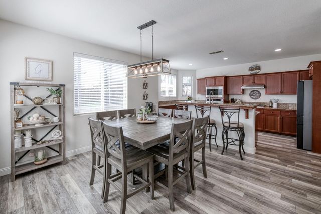 6977 E Michigan Avenue, Fresno, CA 93727