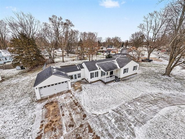 880 Paw Paw Drive, Holland, MI 49423