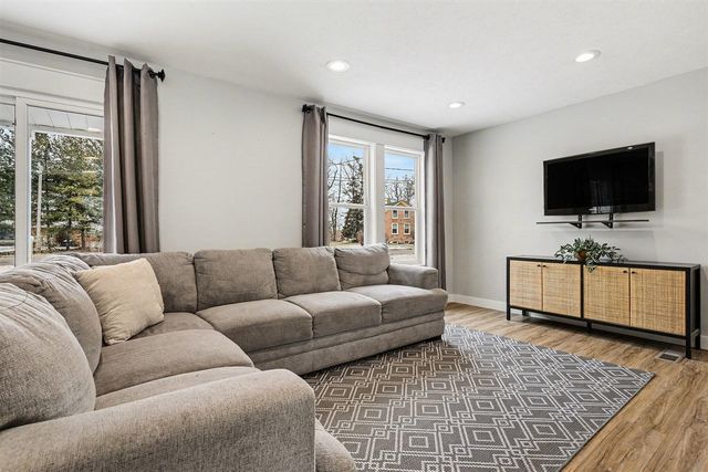 880 Paw Paw Drive, Holland, MI 49423