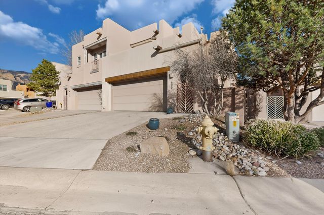 6232 Silverlace Trail NE, Albuquerque, NM 87111