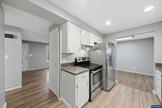 1317 Parkway Dr NW, Salem, OR 97304