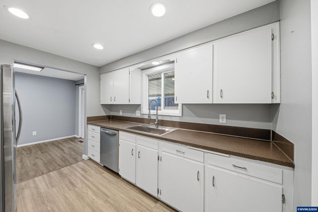 1317 Parkway Dr NW, Salem, OR 97304