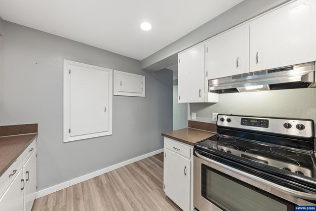 1317 Parkway Dr NW, Salem, OR 97304