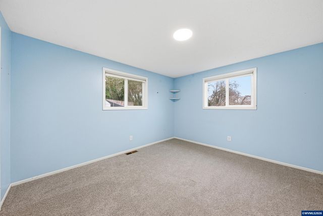 1317 Parkway Dr NW, Salem, OR 97304