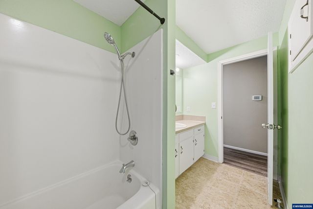 1317 Parkway Dr NW, Salem, OR 97304