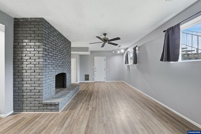 1317 Parkway Dr NW, Salem, OR 97304