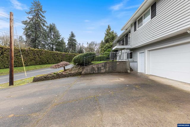 1317 Parkway Dr NW, Salem, OR 97304