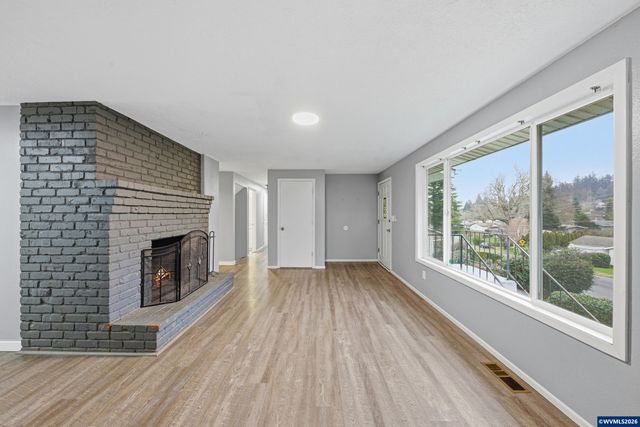 1317 Parkway Dr NW, Salem, OR 97304