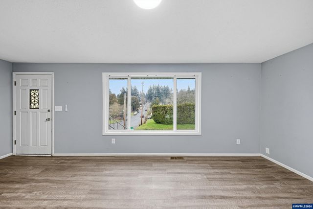 1317 Parkway Dr NW, Salem, OR 97304