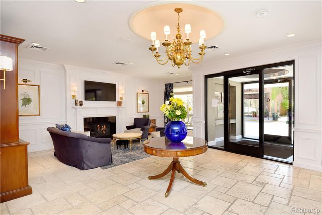 211 E Merrill Street 405, Birmingham, MI 48009