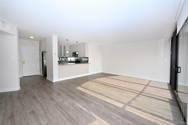 211 E Merrill Street 405, Birmingham, MI 48009