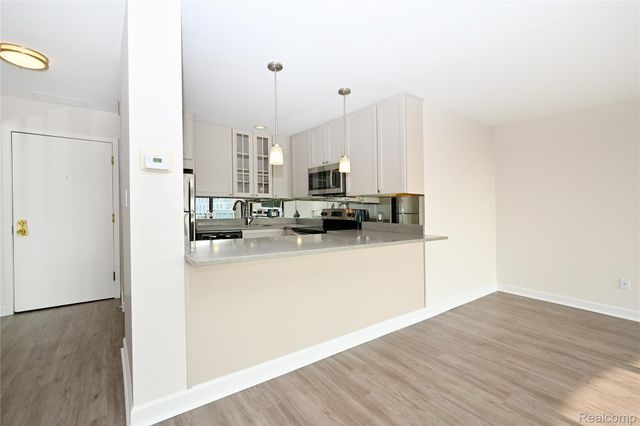 211 E Merrill Street 405, Birmingham, MI 48009