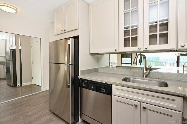 211 E Merrill Street 405, Birmingham, MI 48009