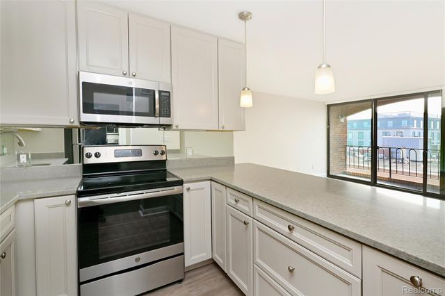 211 E Merrill Street 405, Birmingham, MI 48009