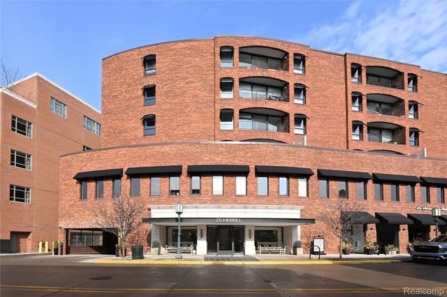 211 E Merrill Street 405, Birmingham, MI 48009