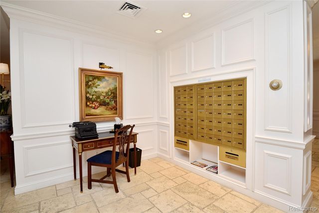 211 E Merrill Street 405, Birmingham, MI 48009