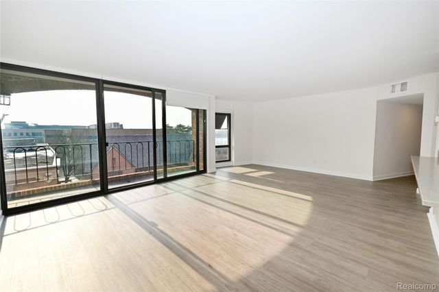 211 E Merrill Street 405, Birmingham, MI 48009