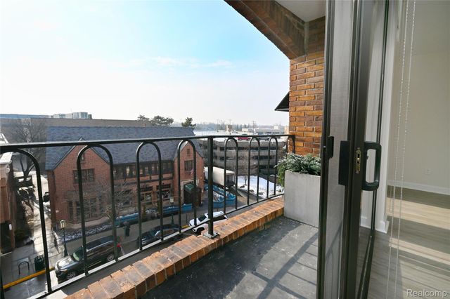 211 E Merrill Street 405, Birmingham, MI 48009