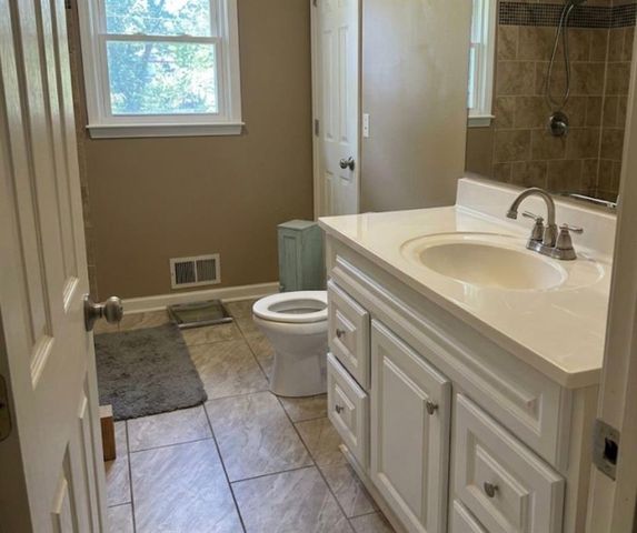 6704 E 129th Street, Grandview, MO 64030