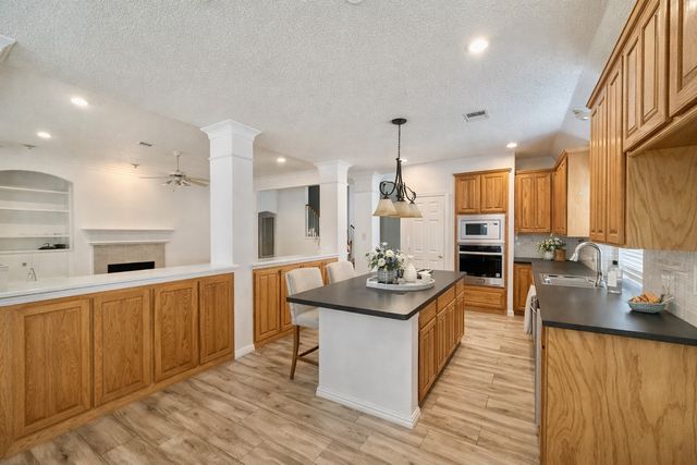 6342 Cobblestone Lane, Arlington, TX 76001