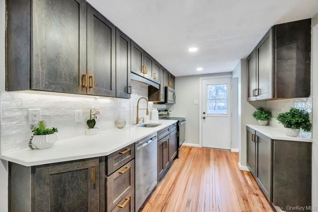 63 Beech Avenue, Farmingville, NY 11738