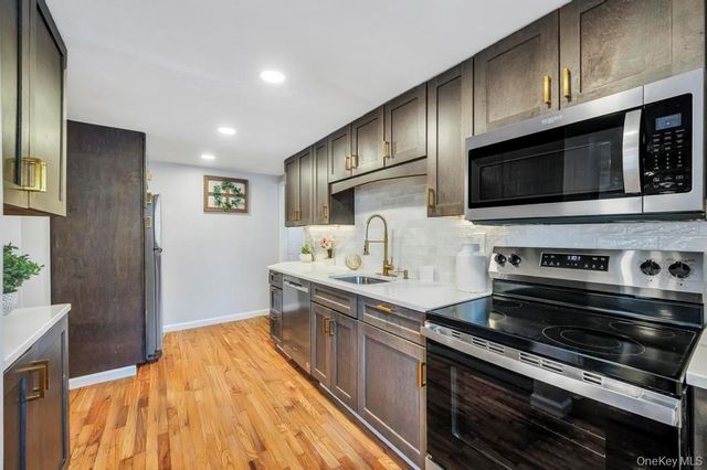 63 Beech Avenue, Farmingville, NY 11738