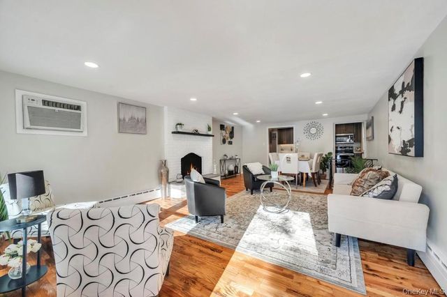 63 Beech Avenue, Farmingville, NY 11738