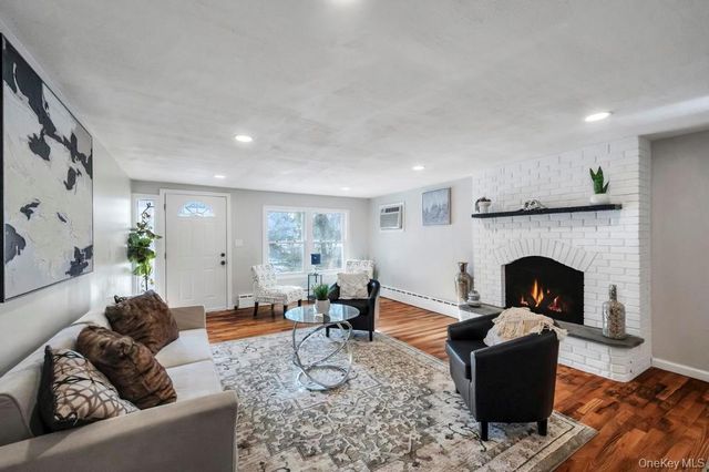 63 Beech Avenue, Farmingville, NY 11738