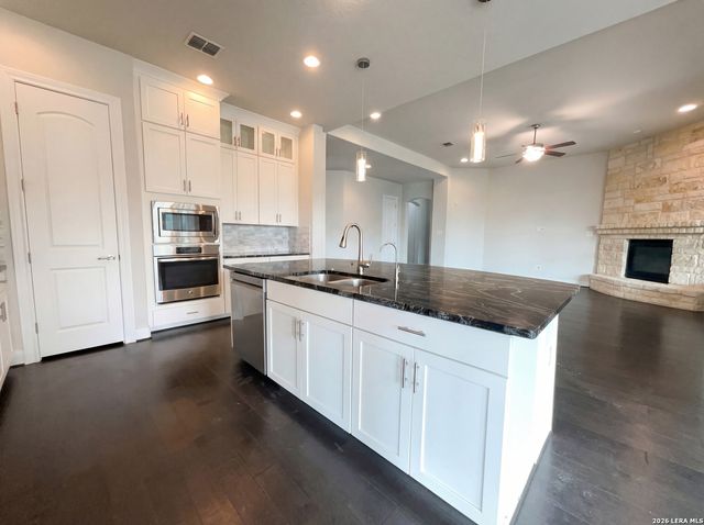 842 Via Principale, New Braunfels, TX 78132