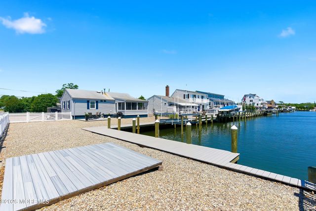 29 Clarkson Drive, Toms River, NJ 08753