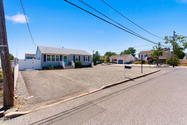 29 Clarkson Drive, Toms River, NJ 08753