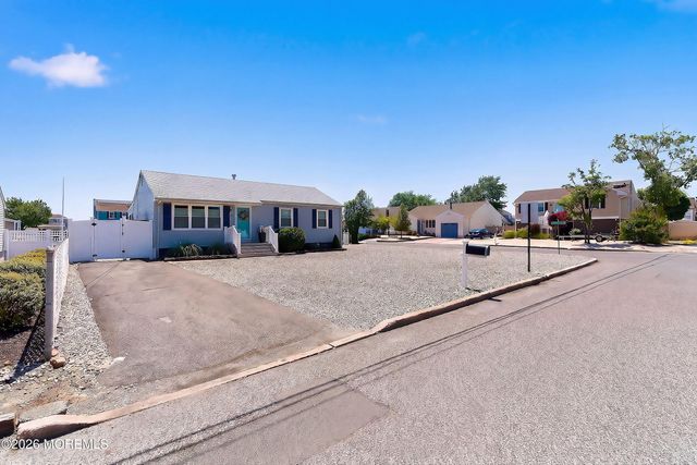 29 Clarkson Drive, Toms River, NJ 08753