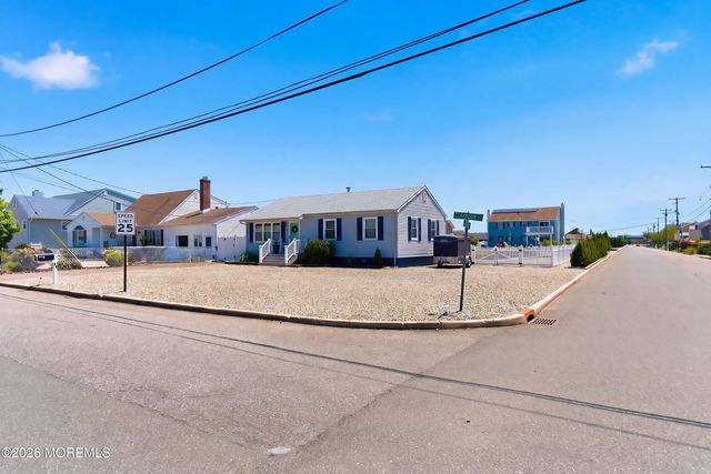 29 Clarkson Drive, Toms River, NJ 08753