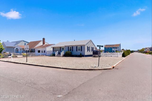 29 Clarkson Drive, Toms River, NJ 08753