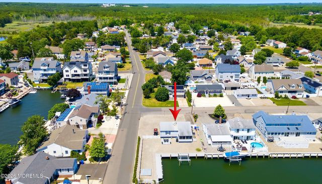 29 Clarkson Drive, Toms River, NJ 08753