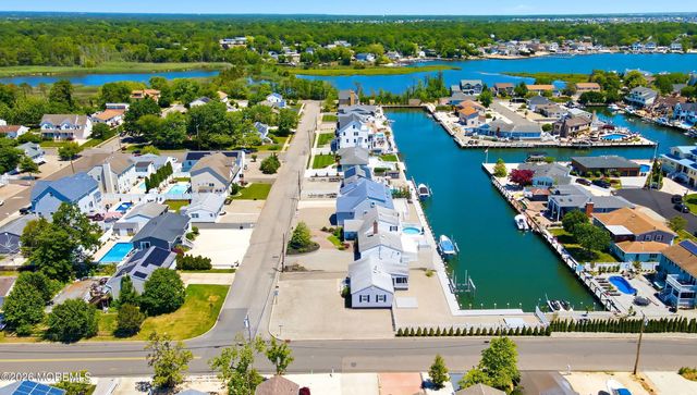 29 Clarkson Drive, Toms River, NJ 08753