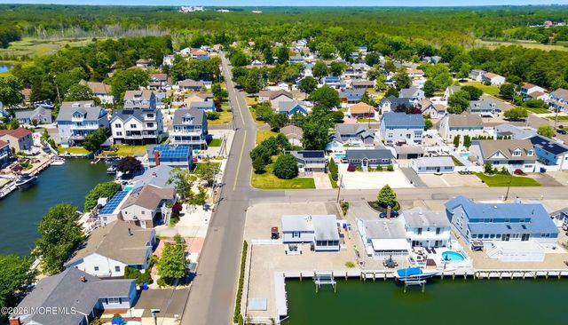 29 Clarkson Drive, Toms River, NJ 08753