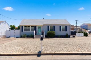 29 Clarkson Drive, Toms River, NJ 08753