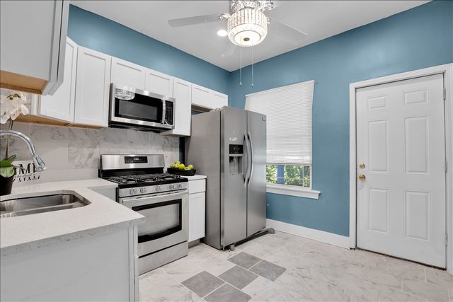 7829 S Escanaba Avenue, Chicago, IL 60649
