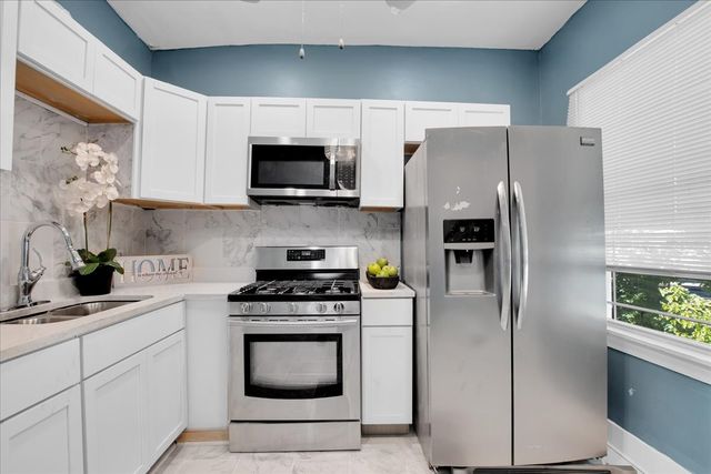 7829 S Escanaba Avenue, Chicago, IL 60649