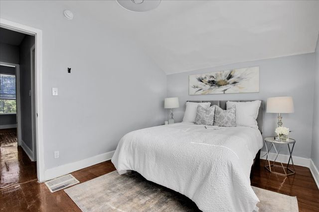 7829 S Escanaba Avenue, Chicago, IL 60649