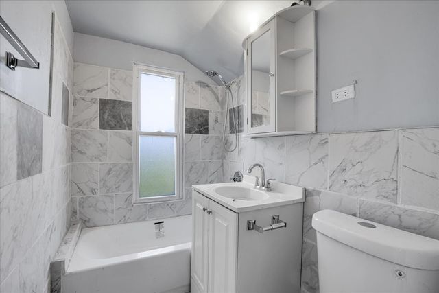 7829 S Escanaba Avenue, Chicago, IL 60649