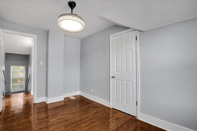 7829 S Escanaba Avenue, Chicago, IL 60649