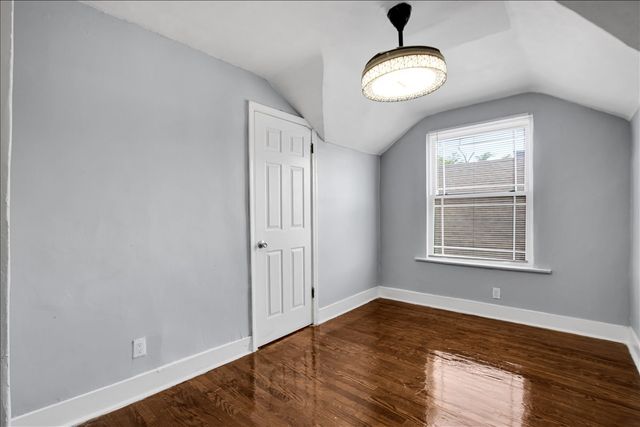 7829 S Escanaba Avenue, Chicago, IL 60649