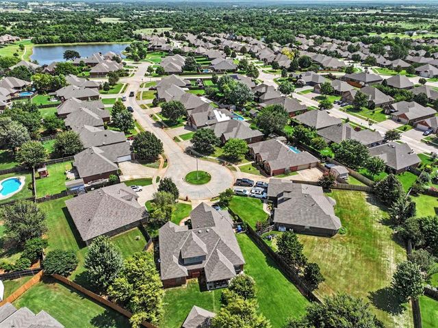 425 Summit Way, Norman, OK 73071